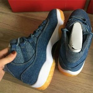 Jordan 11 Retro Levi Sneakers